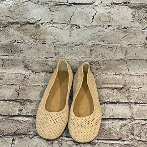 A2 By Aerosoles Beige Perforated Flats